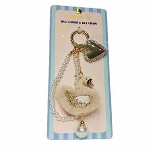 NWT ⚜️🦢⚜️ Piper K Gorgeous Gold and White Swan Key Chain & Bag Charm